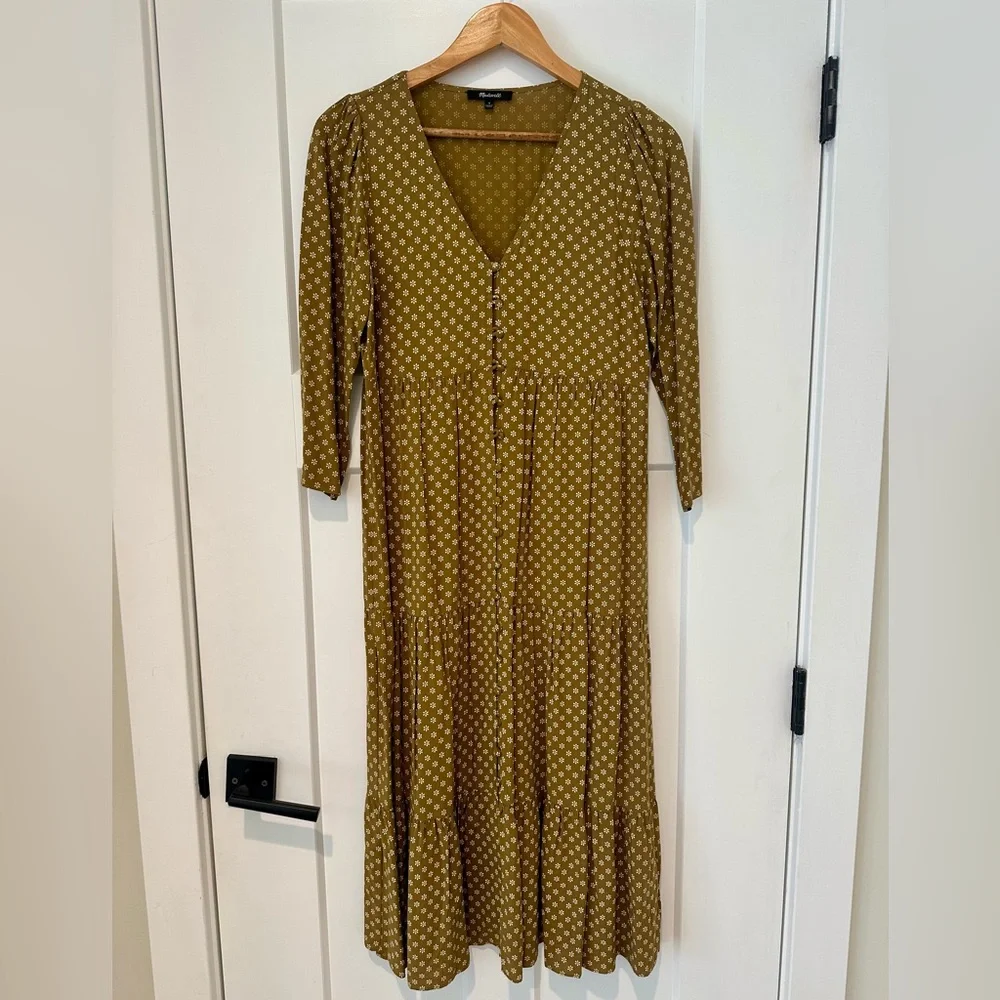 Madewell V-Neck Tiered Button-Front Midi Dress in Daisies Forever - Picture 2 of 10